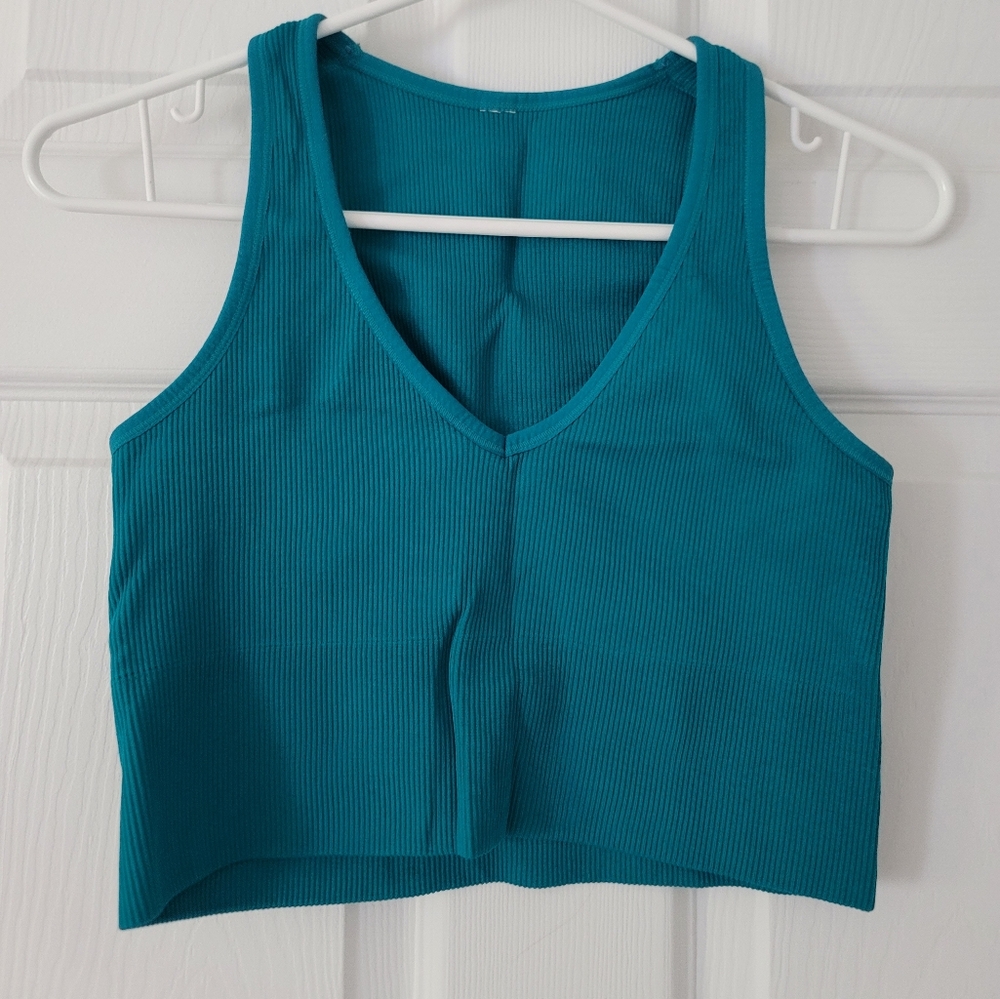 V neck cropped tank